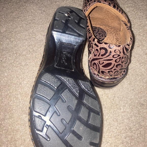 BOC Brown Clogs - Picture 4 of 9